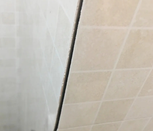 辽宁瓷砖空鼓维修公司分享阳台瓷砖脱落的修复过程可以分为以下几个步骤