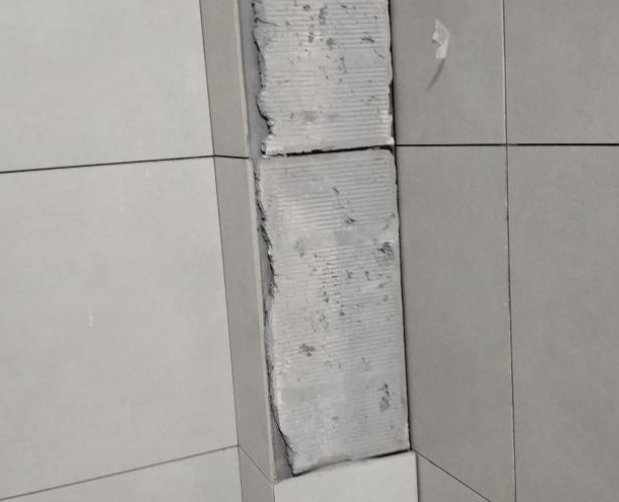 辽宁瓷砖空鼓维修公司分享下瓷砖施工前基层浇水润湿程度不足，可能导致以下问题